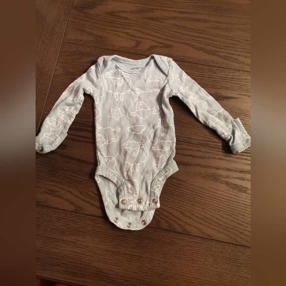 Carter's onesie size NB